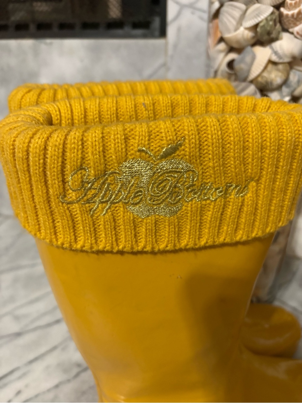 Apple Bottoms 🍎 Mustard Yellow Glossy Rain Boots with Knit Cuffs. Sz 9 - Picture 4 of 14